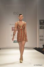 Model walk the ramp for Malini Ramani Show at Wills Lifestyle India Fashion Week 2012 day 4 on 9th Oct 2012 (102).JPG